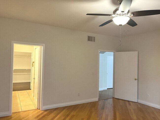 Building Photo - Remodeled, first floor 1428 sq ft, 2 bed+ ...