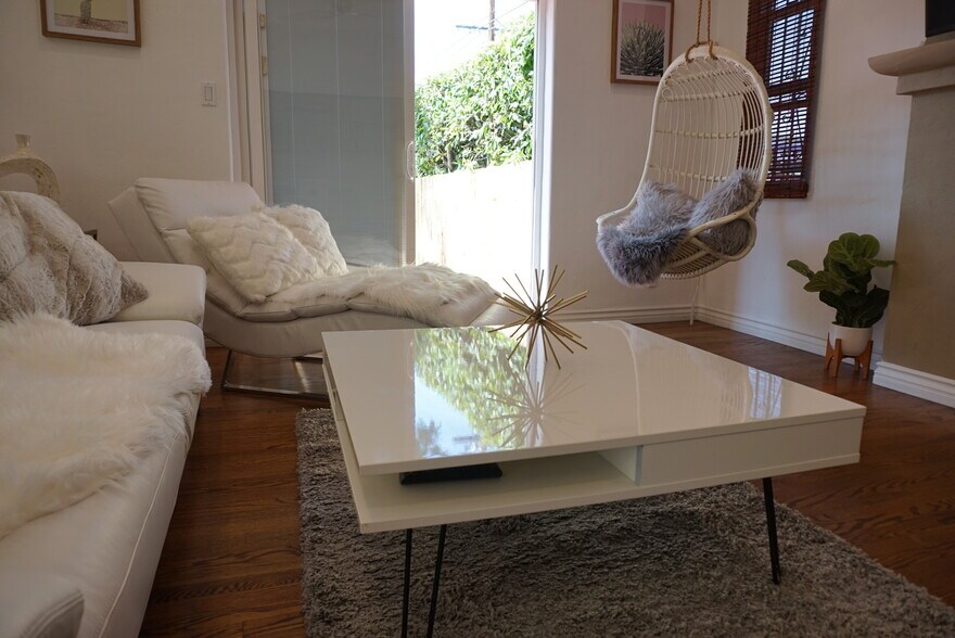 Building Photo - 1416 S Crest Dr