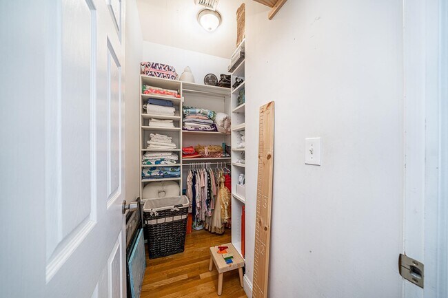 Building Photo - 233 Monroe St