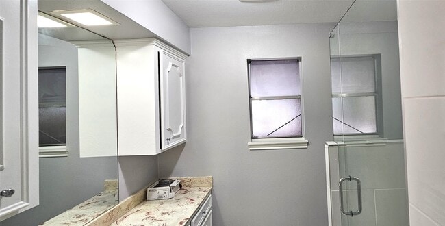 Building Photo - 1602 Luella Ave