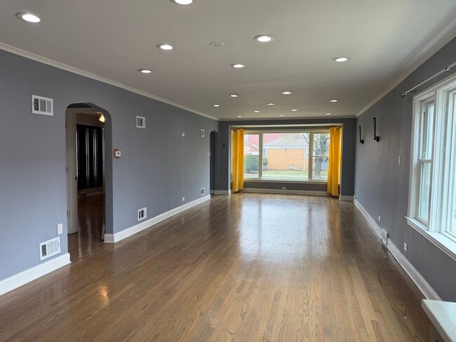 Building Photo - 8201 S Homan Ave