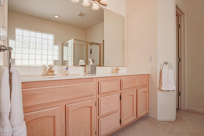 Building Photo - 4639 N Clear Creek Dr