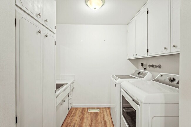 Building Photo - 13406 E 10th Ave