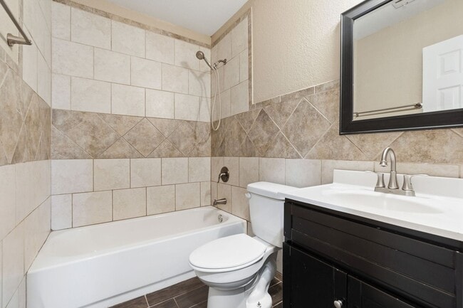 Building Photo - 909 Essex St