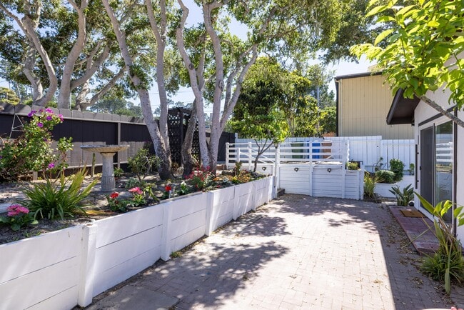 Building Photo - 1571 David Ave