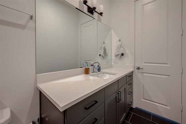 Building Photo - 8911 Knoll Villas St