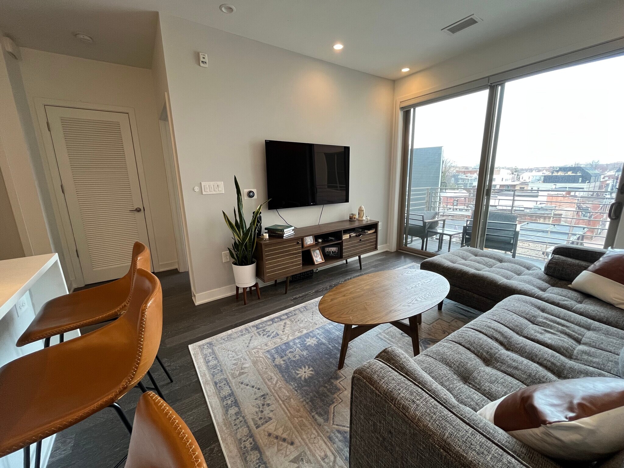 Building Photo - 1350 Maryland Ave NE