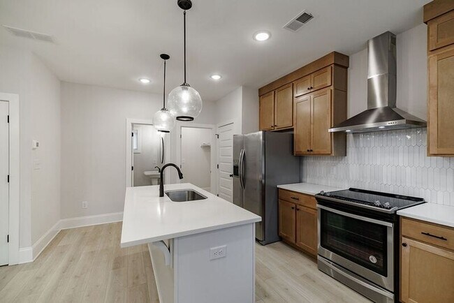 Building Photo - 125 Harper St