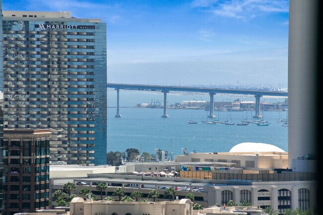 Building Photo - "Stylish 1-Bedroom Condo with Stunning Views in Vibrant San Diego!"