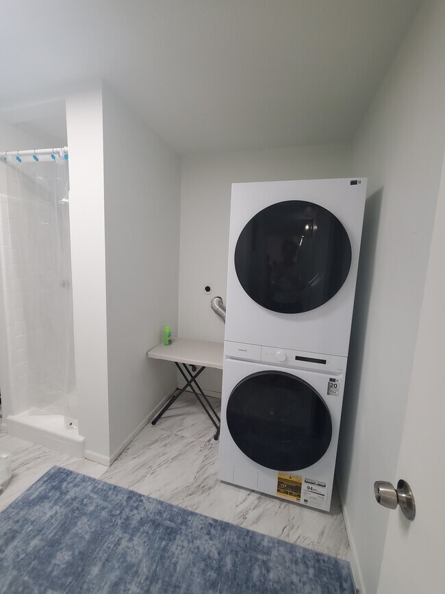 Building Photo - 279 S Brevard Ave