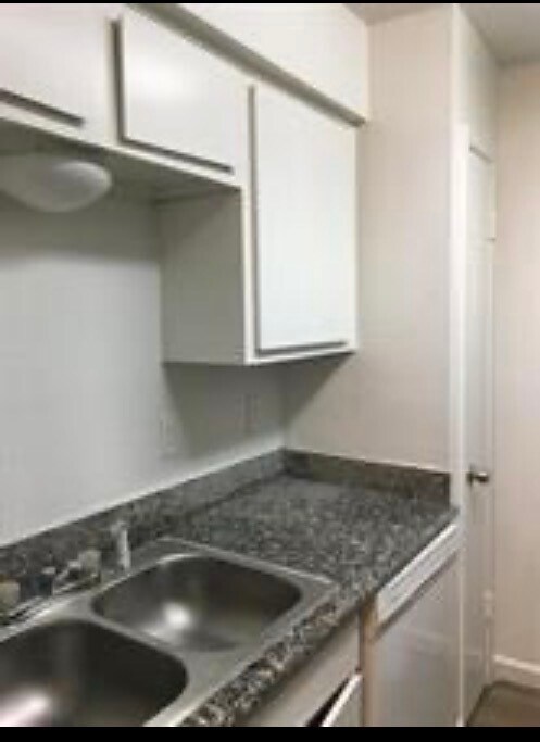 Building Photo - 6200 W Tidwell Rd