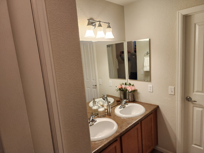 Building Photo - 7650 Sandy Springs Point