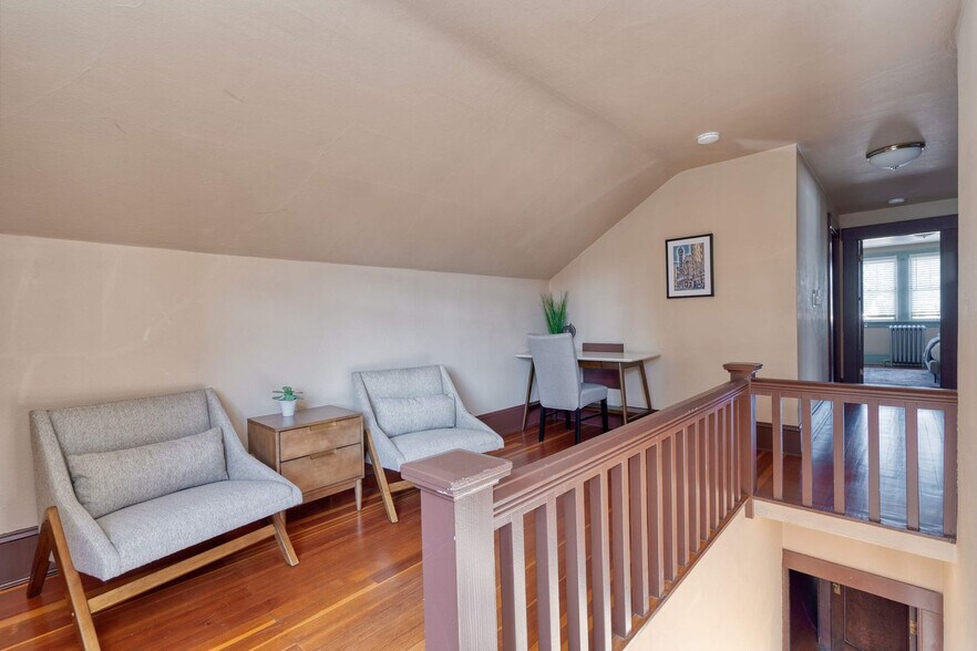 Building Photo - 2034 NE Flanders St