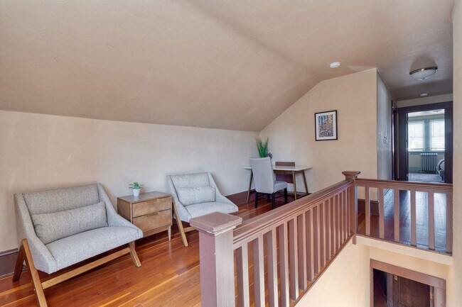 Building Photo - 2034 NE Flanders St