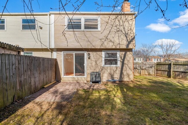 Building Photo - 152 Fairfield Dr