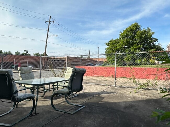 Building Photo - 4301 Ashburner St