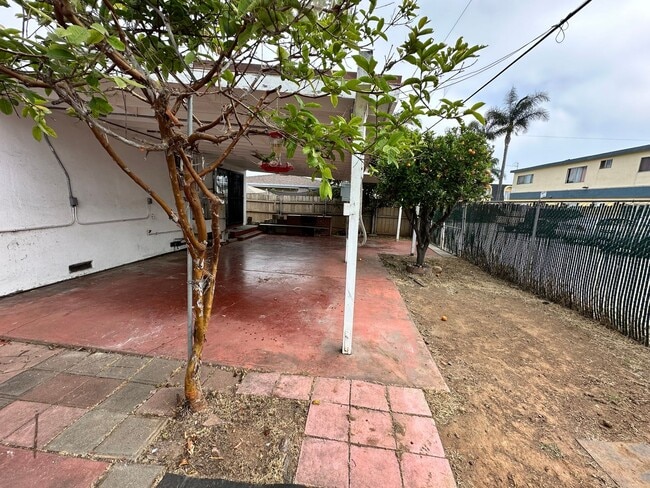 Building Photo - 3BR/2BA Single-Family House