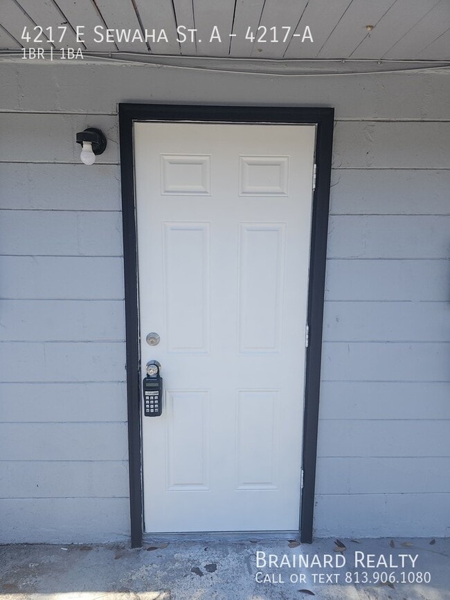 Building Photo - 4217 E Sewaha St