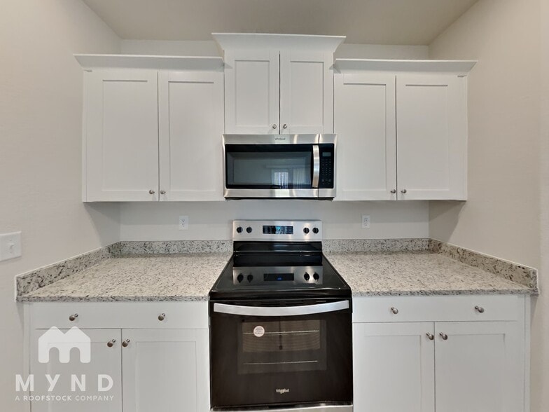 Building Photo - 241 New Villas St