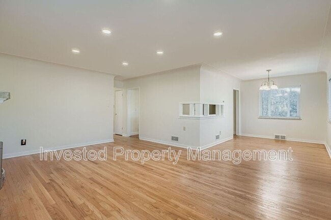 Building Photo - 4334 E 18th Ave