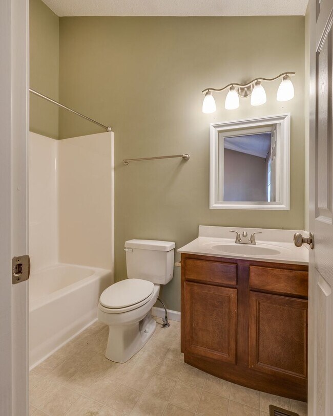 Building Photo - 2 br/ 2.5 bath condo in Johnson City TN
