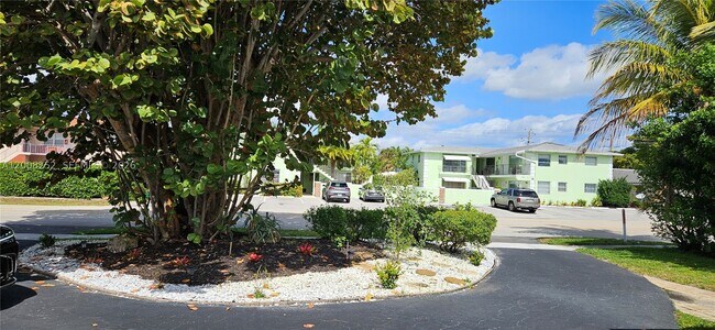 Building Photo - 1740 NE 56th St