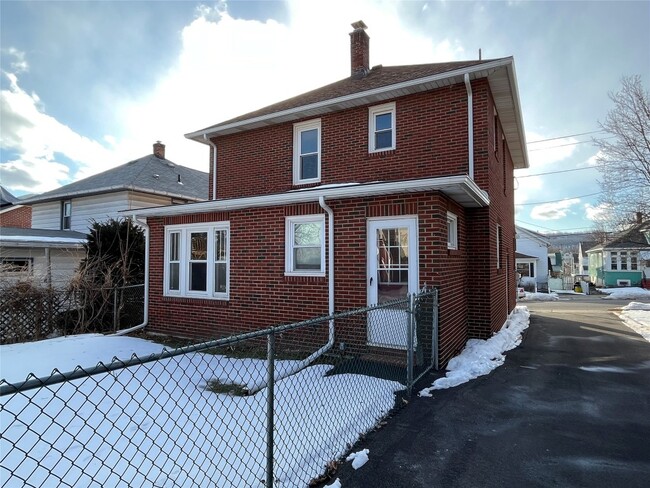 Building Photo - 110 Hayes Ave