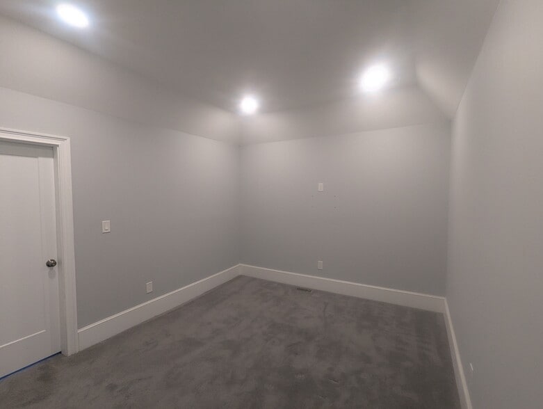 Den (12 x 12) - 35 Clinton Ave