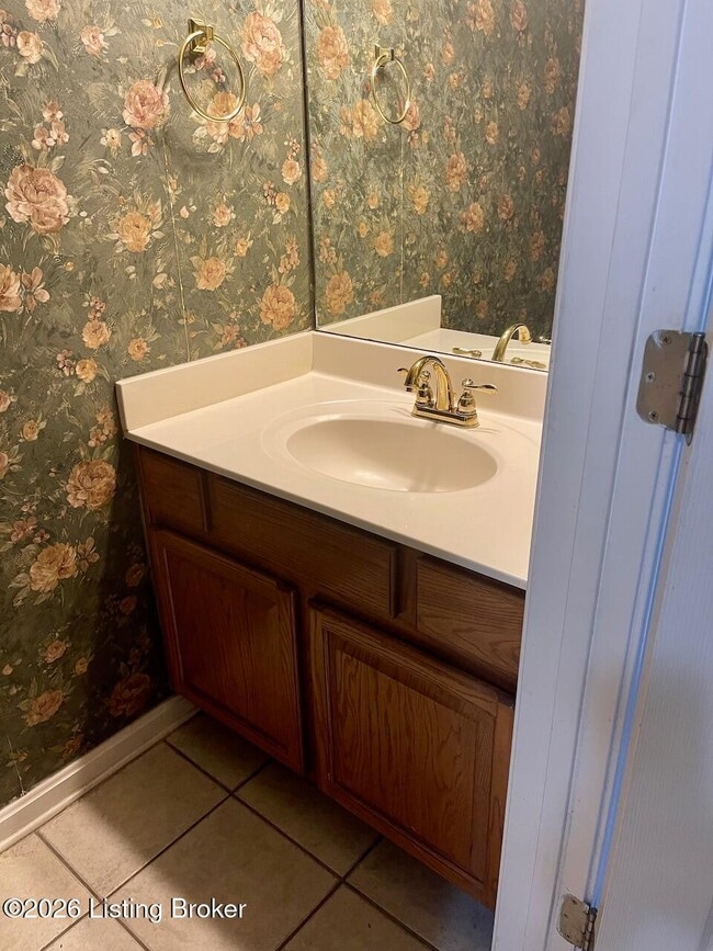 Building Photo - 5814 Waveland Cir