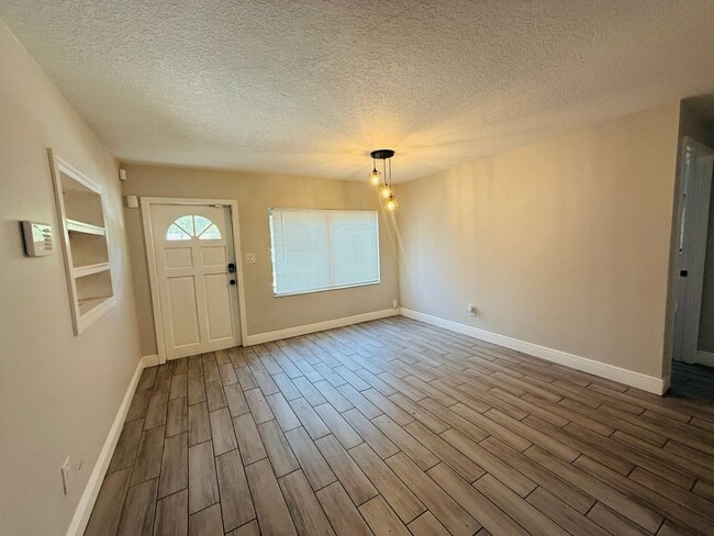 Building Photo - Come see this beautiful 4 bedroom, 2 bath home for rent near Busch Gardens!