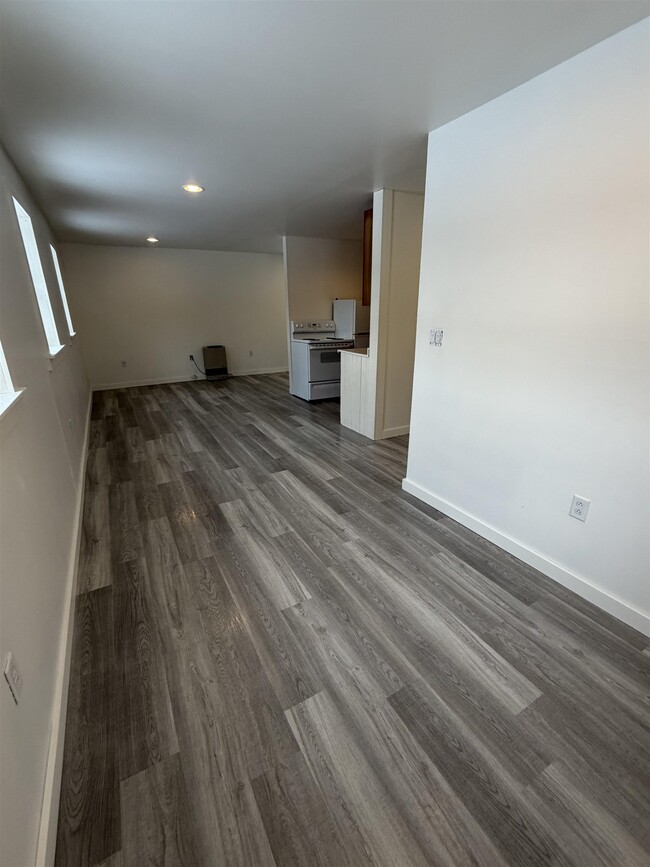 Building Photo - 722 VT-30