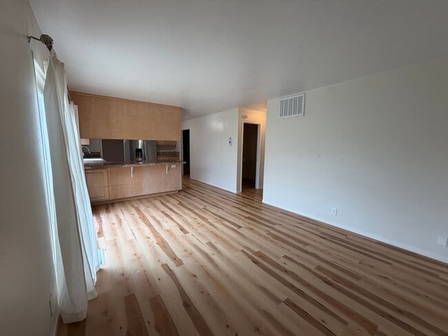 Building Photo - Welcome to this stunning 4 bedroom 2.5 bathroom home located in Fremont