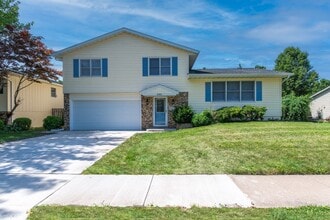 Building Photo - Large Updated 4-Bedroom Home for Rent – Moline