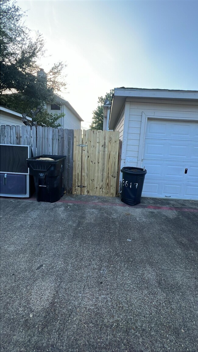 Building Photo - 8617 Mapletwist St