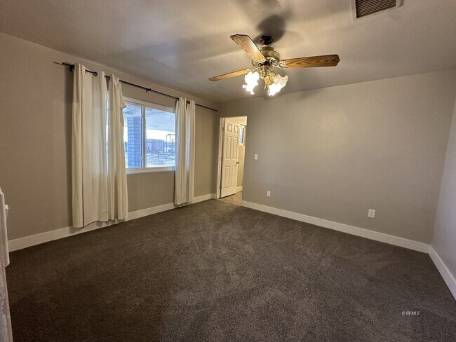 Building Photo - 2883 Bigler Ave