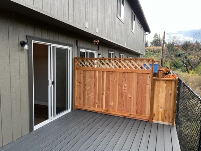 Building Photo - MOVE IN SPECIAL**  2 BEDROOM/ 2 LEVELS TOW...