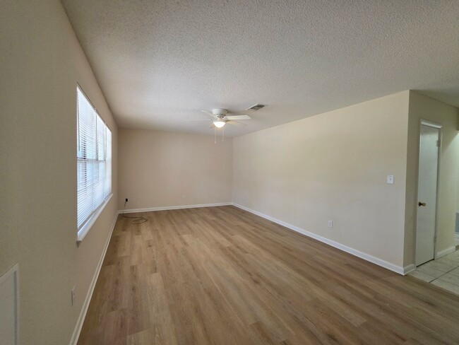 Building Photo - 5BR/2BA home with large family room