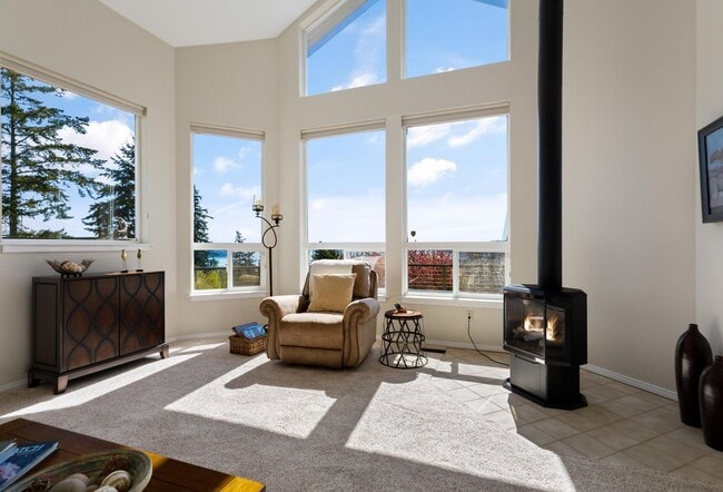 Building Photo - Stunning View Home In Oak Harbor! Availabl...