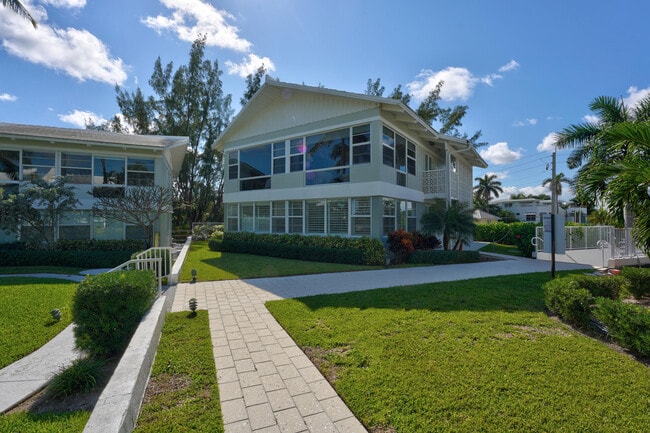 Building Photo - 320 S Ocean Blvd
