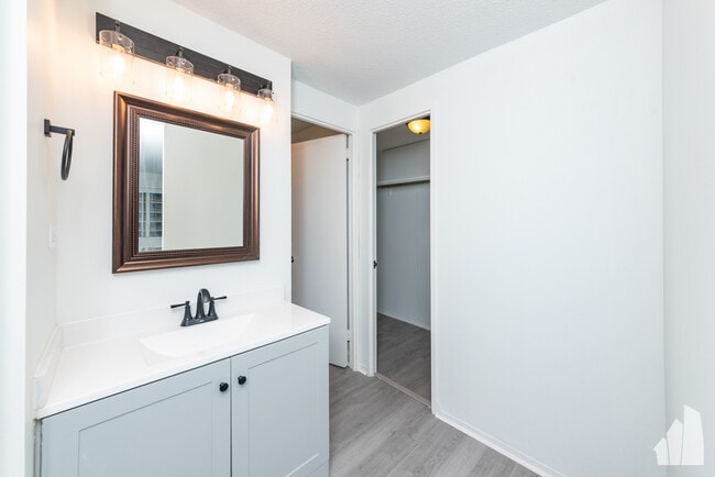 Building Photo - 1415 N Dearborn St