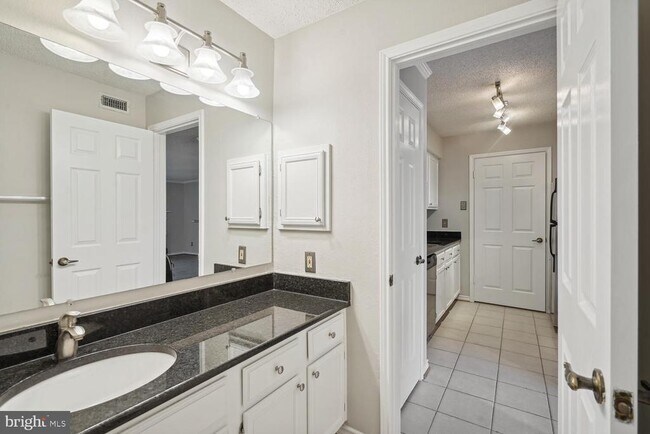 Building Photo - 1536 Lincoln Way