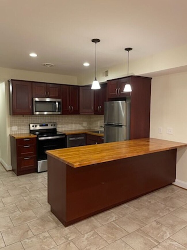 Building Photo - 13th ST