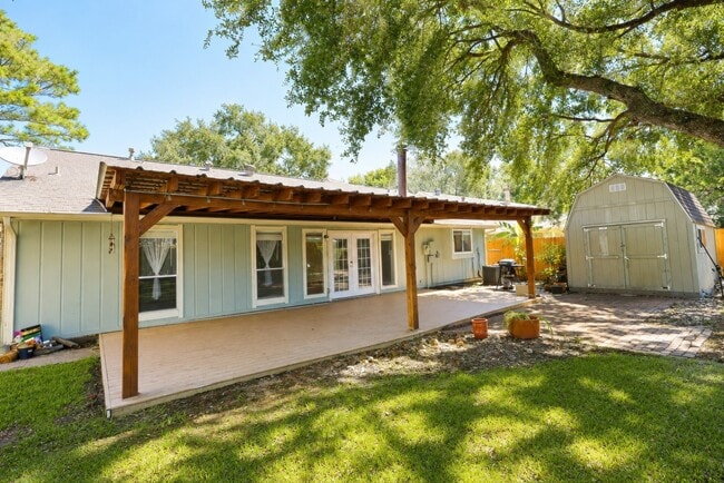 Building Photo - 7126 Buchanan Dr