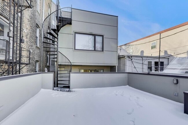 Building Photo - 1632 W Ohio St