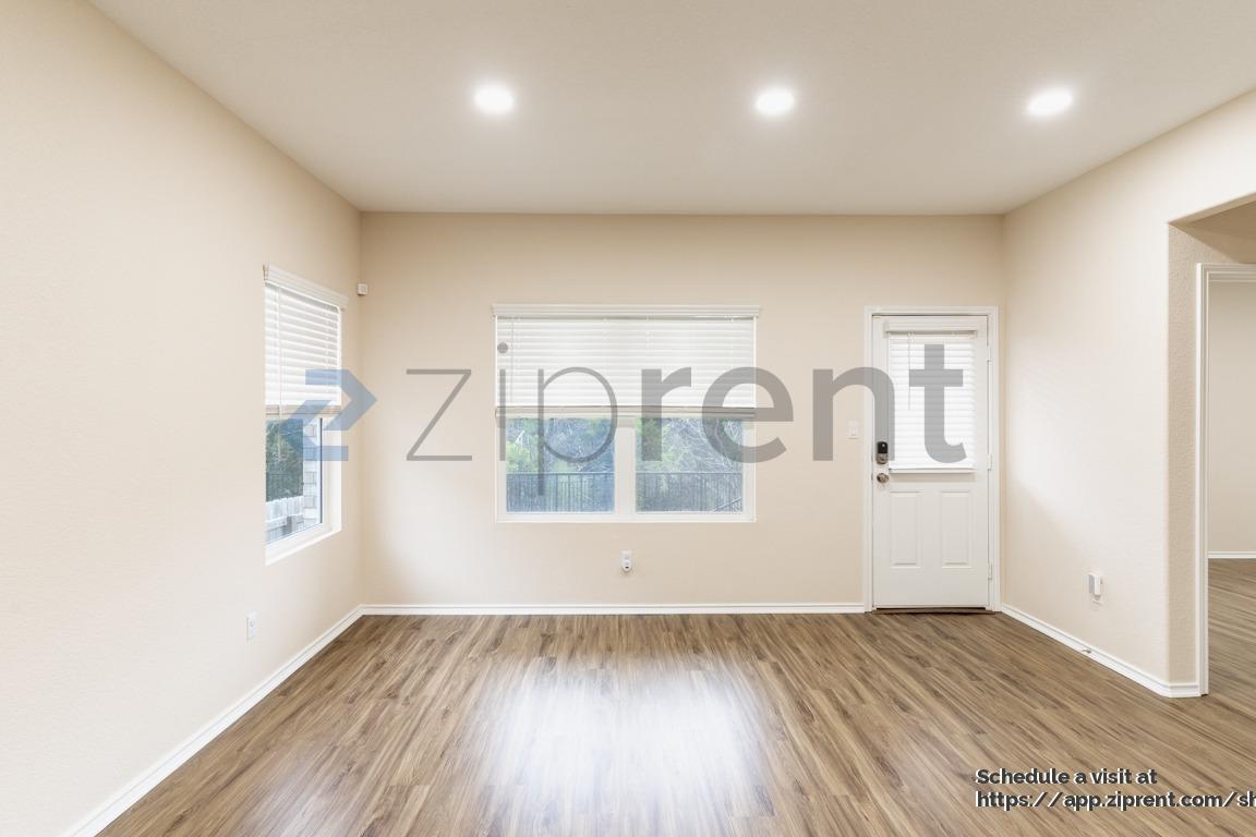 Building Photo - 1528 Brueggerhoff Rd