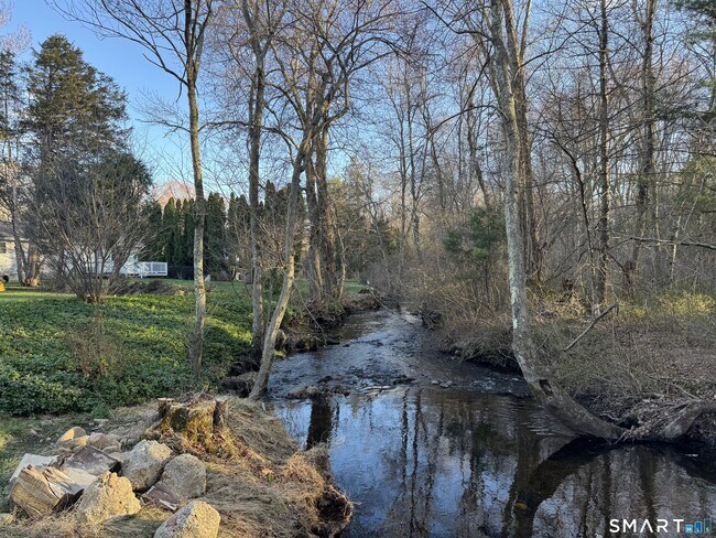 Building Photo - 15 Brookfield Dr