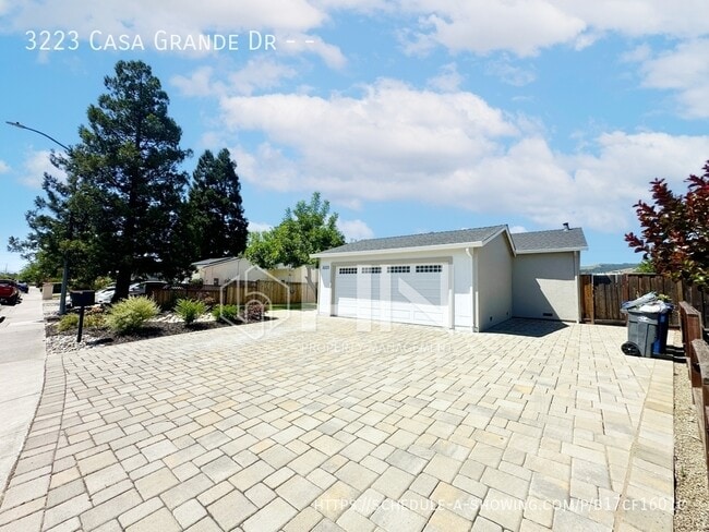 Building Photo - 3223 Casa Grande Dr