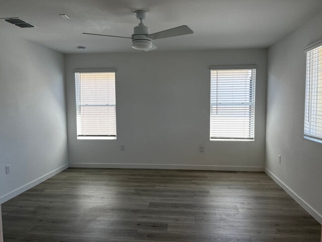 Building Photo - Beautiful New 3 Bedroom, 2.5 Bath, 1856 Sq...