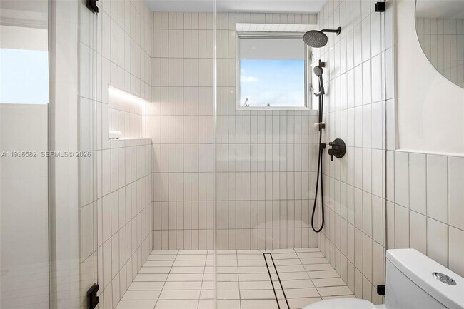 Building Photo - 600 76th St