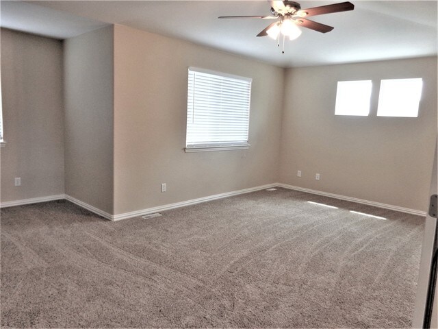 Building Photo - 2828 S Killarney Way